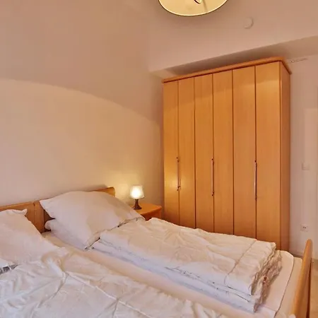Aquaris, Aq8 Apartman *